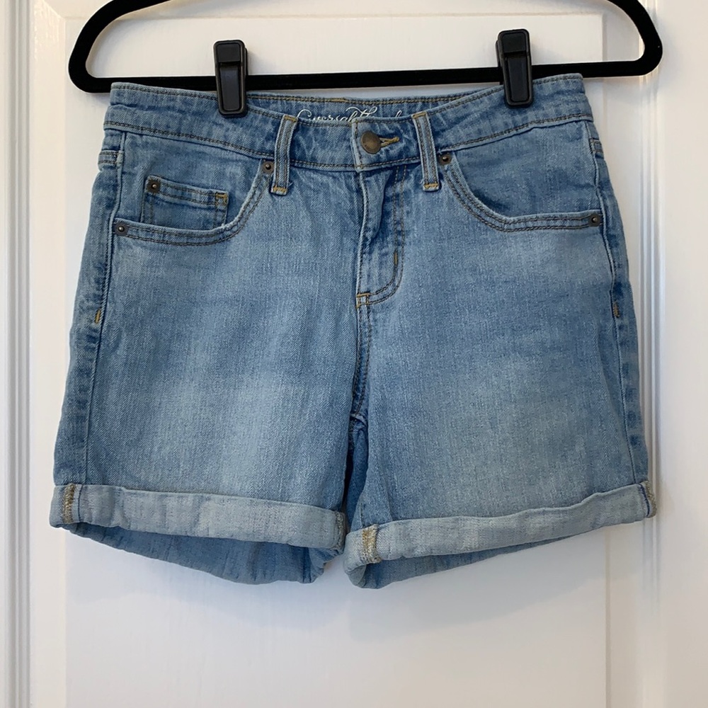 Mid rise boyfriend short!